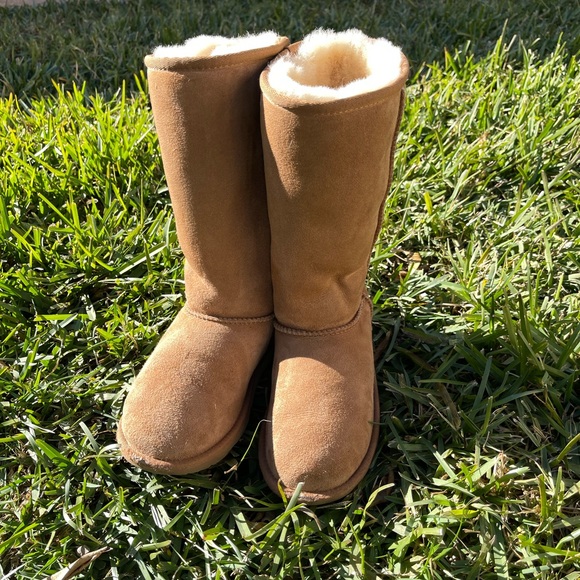 UGG Classic Tall chestnut Size 5 womens winter boots - Picture 3 of 11